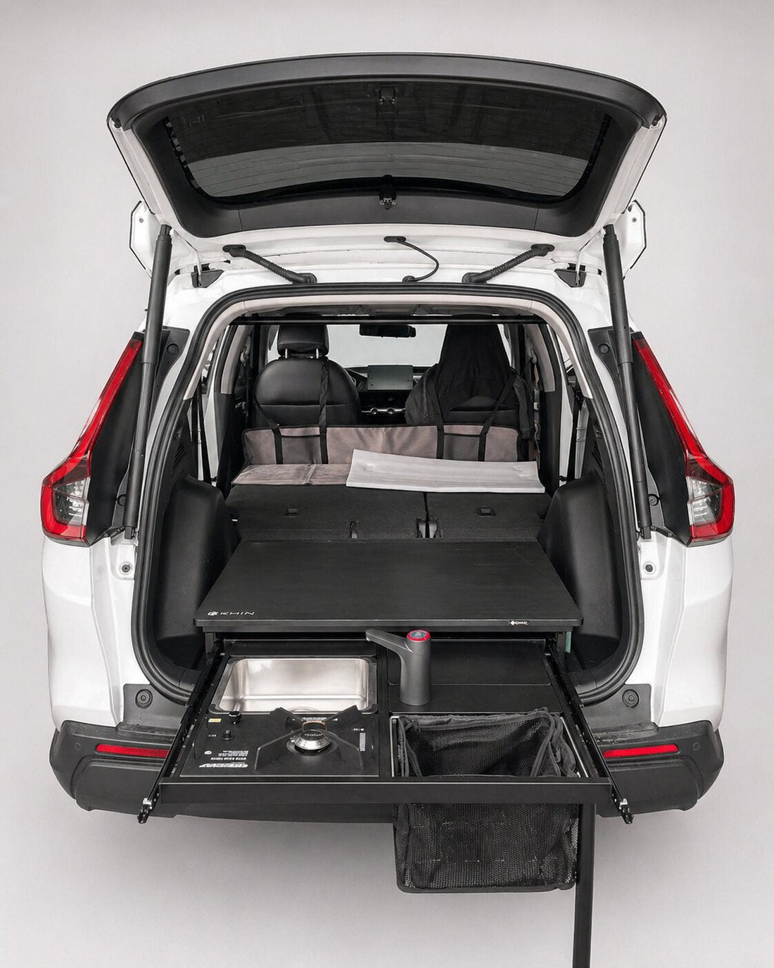 Honda CR-V 6代，睡眠板展開、餐廚模組拉出