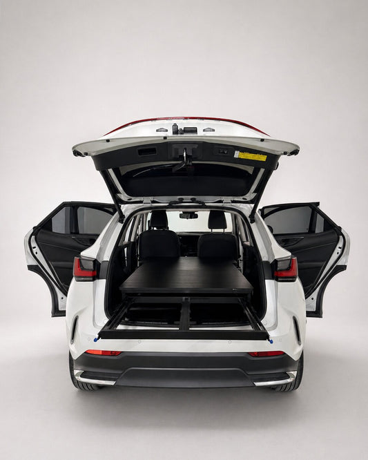 Lexus NX200，Slim 輕盈箱 M 睡眠板展開至後座
